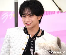 中島健人、雨の中でもケンティー節さく裂　“ラブレイン”でも「気持ちが潤い晴れやかになるように」