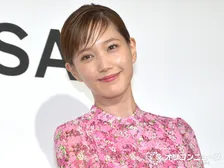 本田翼、シンプルな夏の私服コーデで魅了　白T×ワイドデニムの爽やかスタイルに「デニムの形がオシャレ」「キャップ似合う」