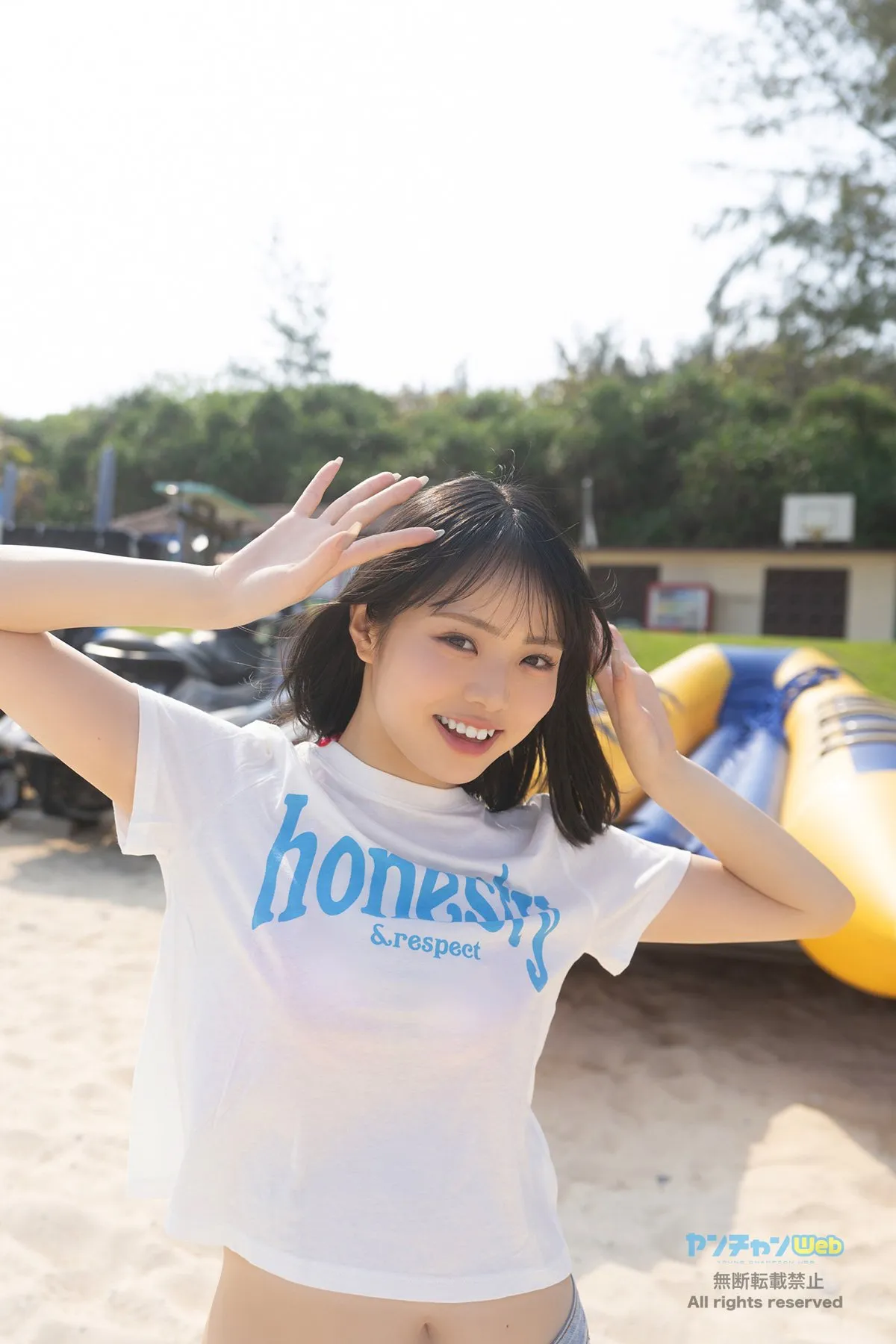 グラビアニューヒロイン・織莉叶、くびれがちらりのTシャツルックで夏先取りグラビア