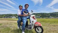 明石家さんま＆出川哲朗、バイクで寄り添う”貴重”2ショット　『充電旅』3年ぶり登場