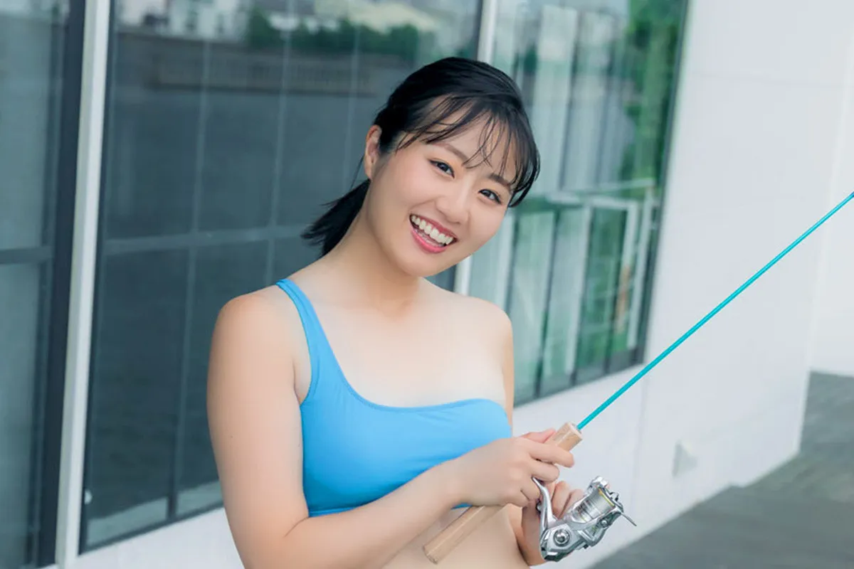 グランプリ4冠の釣り好きグラビアアイドル・心愛、マイ釣り竿で元気いっぱい美ボディ披露