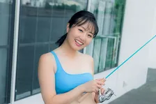 グランプリ4冠の釣り好きグラビアアイドル・心愛、マイ釣り竿で元気いっぱい美ボディ披露