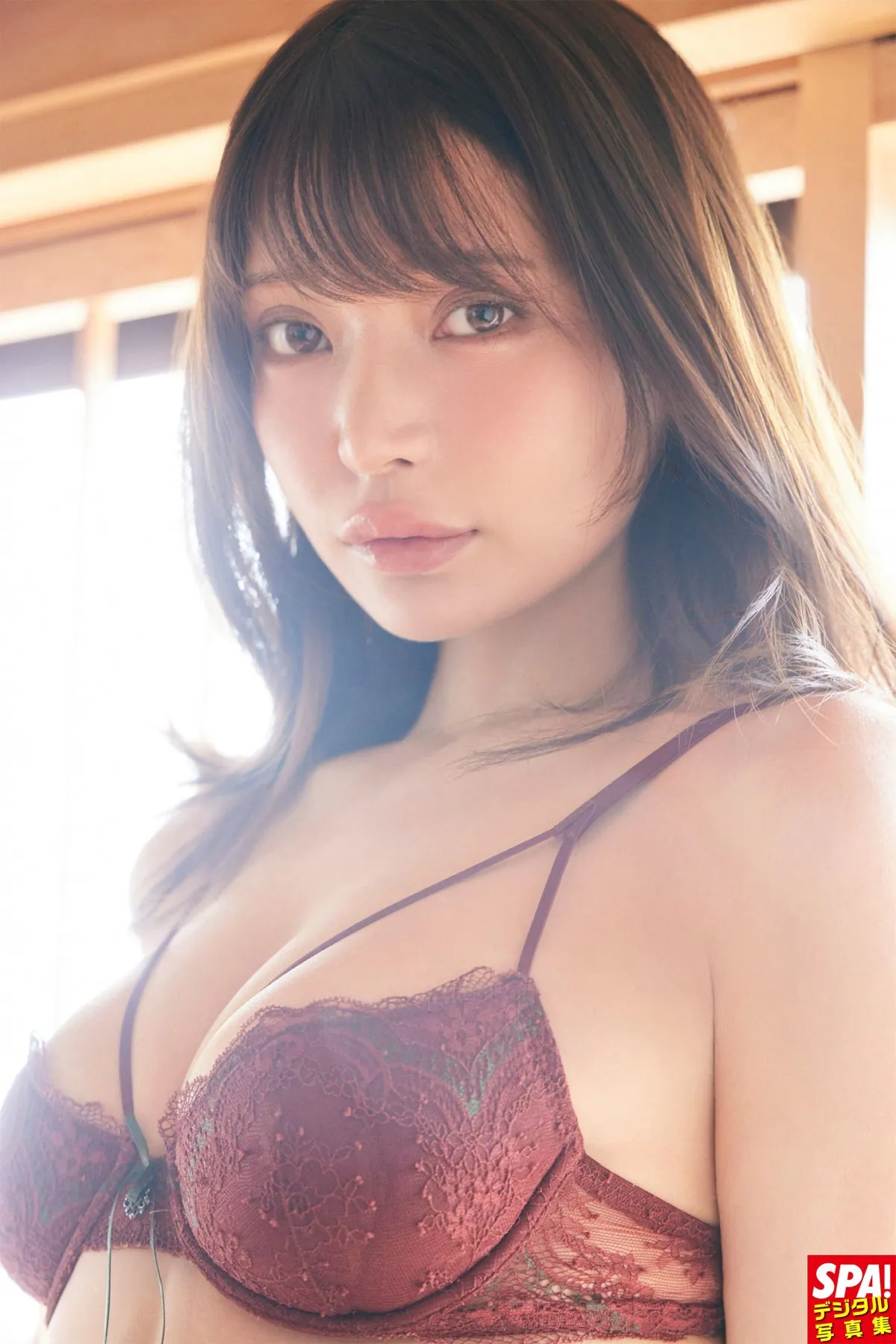 “インスタグラビアが大バズり”似鳥沙也加、美ヒップ＆大胆衣装で魅了　『フェティッシュお嬢様の限界突破』誌面カット公開