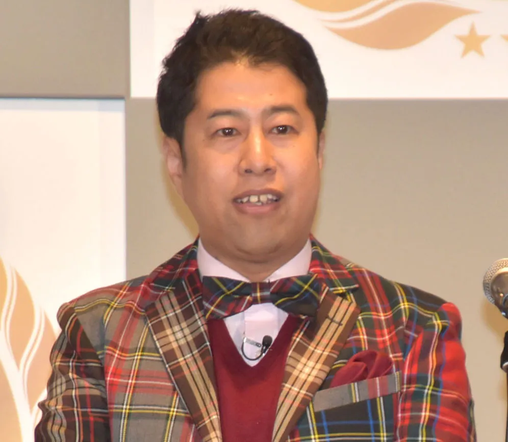 “M-1王者”と“オリコン1位アーティスト”がまさかの同じ衣装　『テレ東音楽祭』→『有吉ぃぃeeeee！』連続する2番組で奇跡的つながり【検証画像あり】