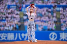 ME:I・SUZU、自身初の始球式「とても緊張しています」　堂々の投球を披露