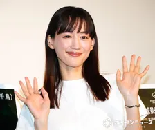 綾瀬はるか、撮影中の千鳥・大悟の“悩み”を暴露　舞台あいさつで客席気遣う「大丈夫ですか？」