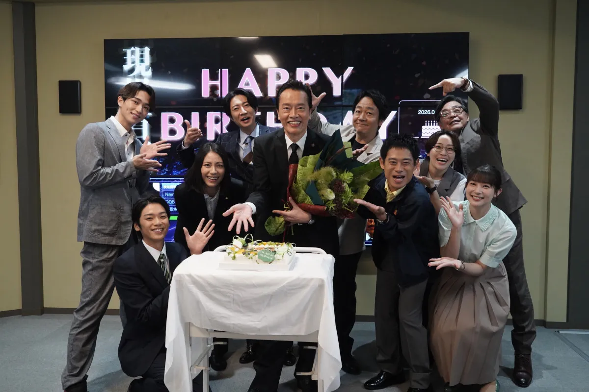 遠藤憲一、『大追跡』撮影でサプライズバースデー　大森南朋＆相葉雅紀＆松下奈緒が祝福「こんな手のこんだ誕生日は初めて」