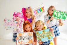 小学生ギャルグループ「KOGYARU」、21カ国語のあいさつを盛り込んだ11thシングル『こんにちWORLD』を世界に向けてリリース