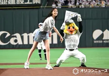 貴島明日香、『鷹祭 SUMMER BOOST』始球式に登場「すごく緊張」　ショーパンから大胆美脚