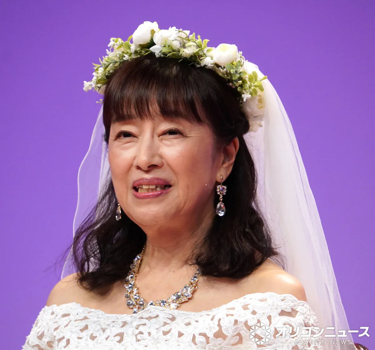 69歳・かたせ梨乃、純白ウエディングドレスで会見に　主演ドラマで“16歳自認”の61歳演じる「こんなダイナマイトな役は初めて」