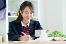 夏休みを有効活用！ 現役高校生・大学生が選んだおすすめの高校生向け通信教育、2026年最新1位は？