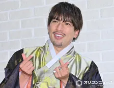 EXITりんたろー。第2子長女のお宮参りへ　妻・本郷杏奈が家族4ショット公開「幸せいっぱいの写真」「着物姿かわいいです」