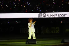 Crystal Kay、『鷹祭 SUMMER BOOST』でパフォーマンス　チームも快勝で「気持ちよく歌えました」