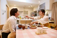 吉野北人×鈴木愛理、“ラブラブ夫婦”が殺し合い!?　勘違いから巻き起こる奇想天外な物語『昨夜は殺れたかも』場面写真