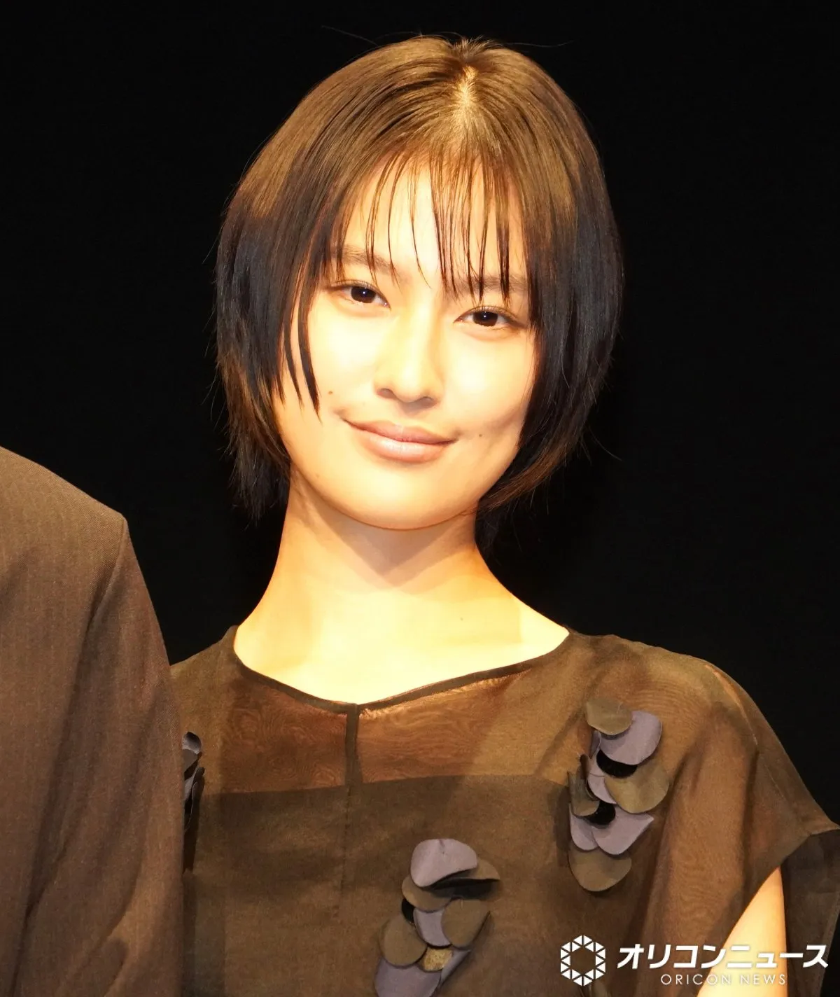 恒松祐里、作品鑑賞で衣装合わせる「私服の範囲内で似せるという趣味が」