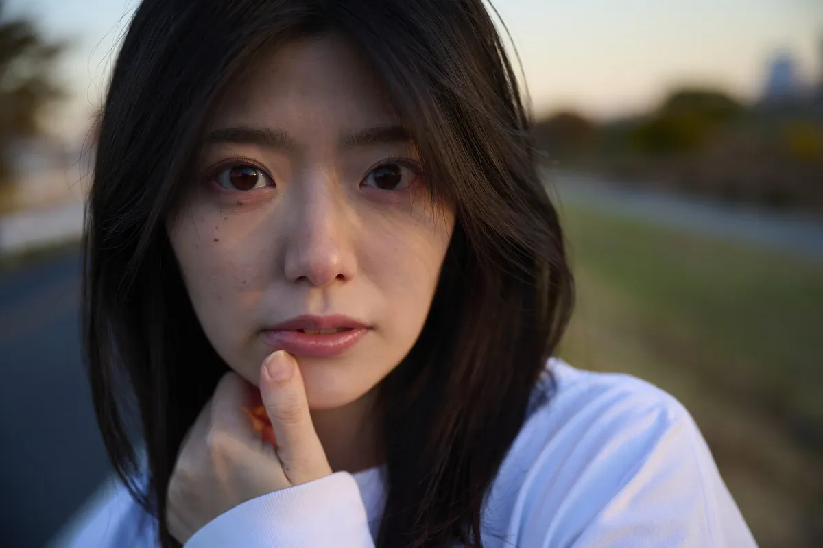 “理系大学卒業→会社員経てグラドル”山田かな、所属事務所退所へ　『水ダウ』クロちゃん人生すごろく“セクシーすぎる声”で話題に