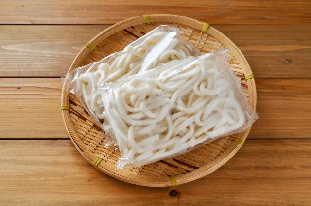 「油そばがおいしいならこれも…」カンタン酢公式が提案、冷凍うどんで作る“油うどん”に「今日の夜ご飯これで行きます！」