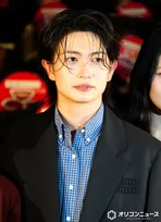 綱啓永、“自称”あっち向いてホイ最弱・板垣李光人に挑むもまさかの結末　「俺めっちゃ強い」がフラグに