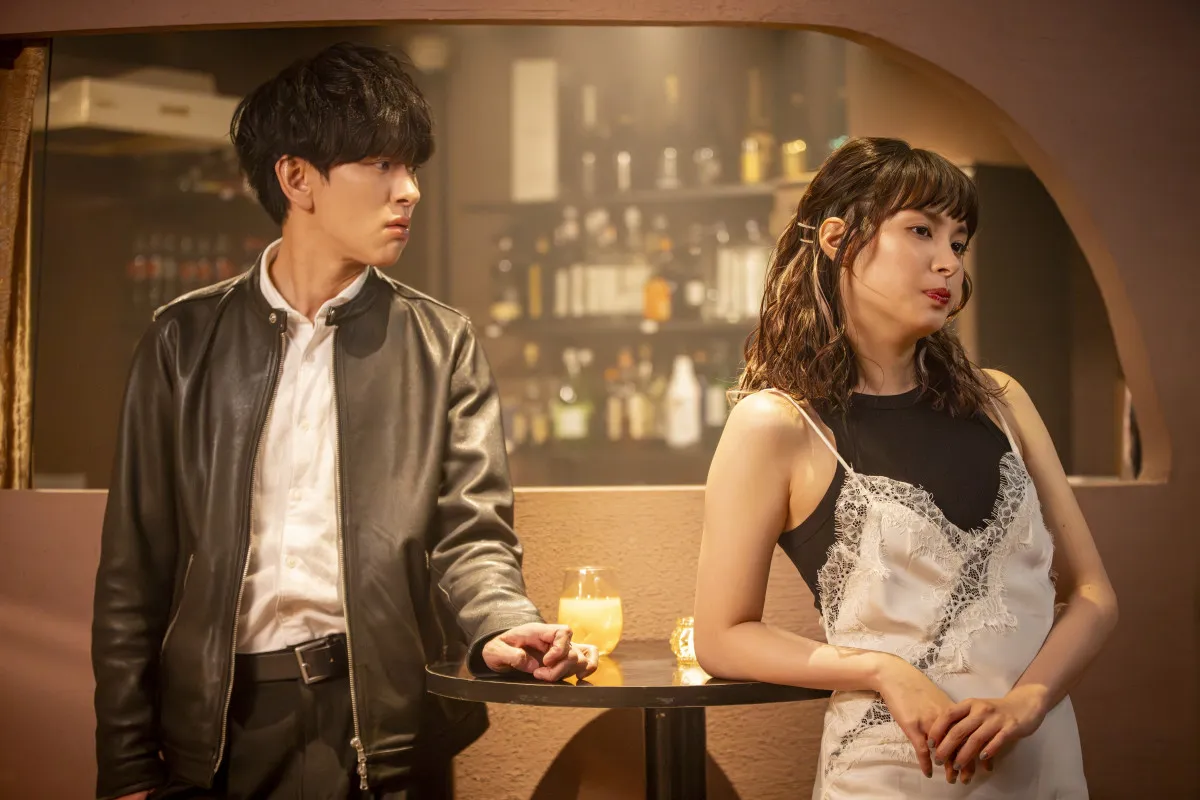 【今夜もシリアルキラーと待ち合わせ】横山裕“磯貝”＆関水渚“ヒナタ”が疑惑のパーティーに潜入　第2話あらすじ＆場面写真公開