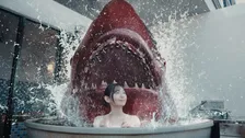 『温泉シャーク2』鈴木慶一、渋川清彦、LiLiCo＆小田井涼平夫妻ら出演　90秒予告公開