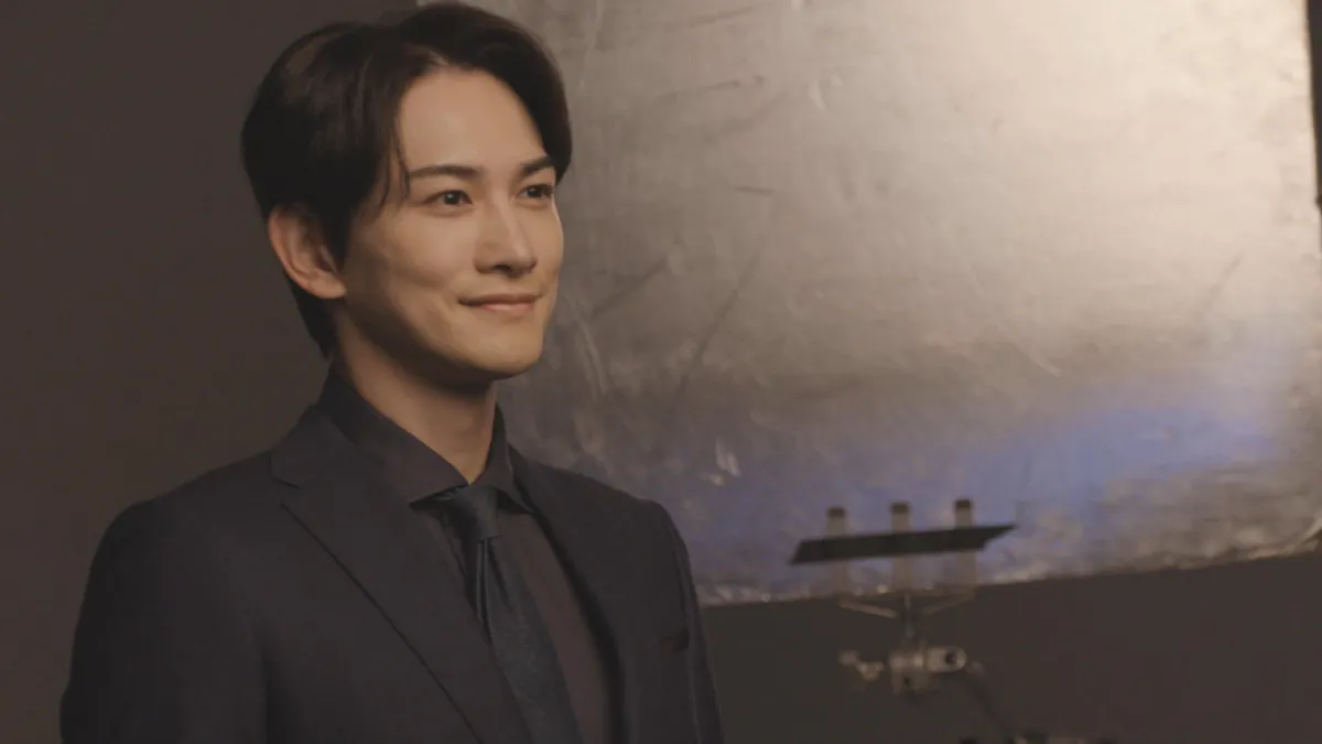 町田啓太、スーツ姿で凛としたたたずまいを披露　新WebCM起用に「心を込めて撮影に臨ませていただきました！」