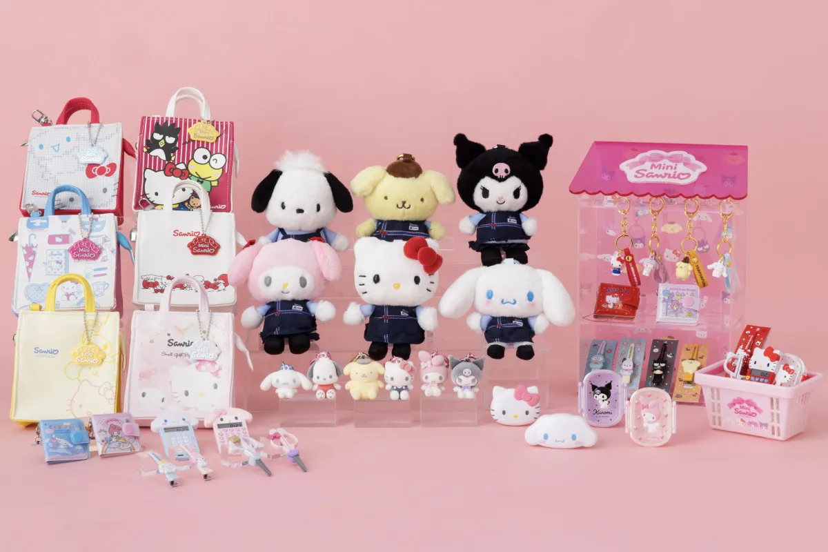 サンリオショップ55周年記念グッズが登場　キティ＆シナモンたちが“店員”に変身＆“歴代ショップバッグ”はポーチに