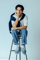 錦戸亮、ABCマート限定Vans「Summer Denim Pack」モデルに「自分も41歳ですけど、堂々と履けますね」