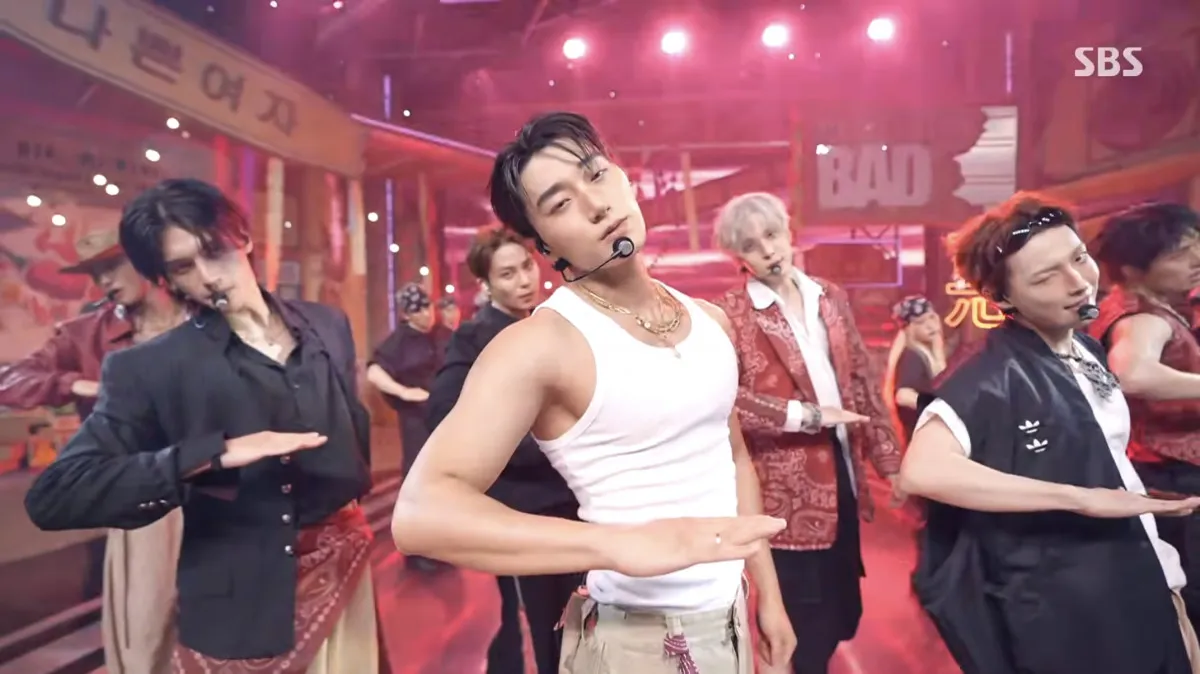 ATEEZ・SAN、ノースリーブ1枚で魅了　肉体美が輝く“全員ノックアウトダンス”が話題に