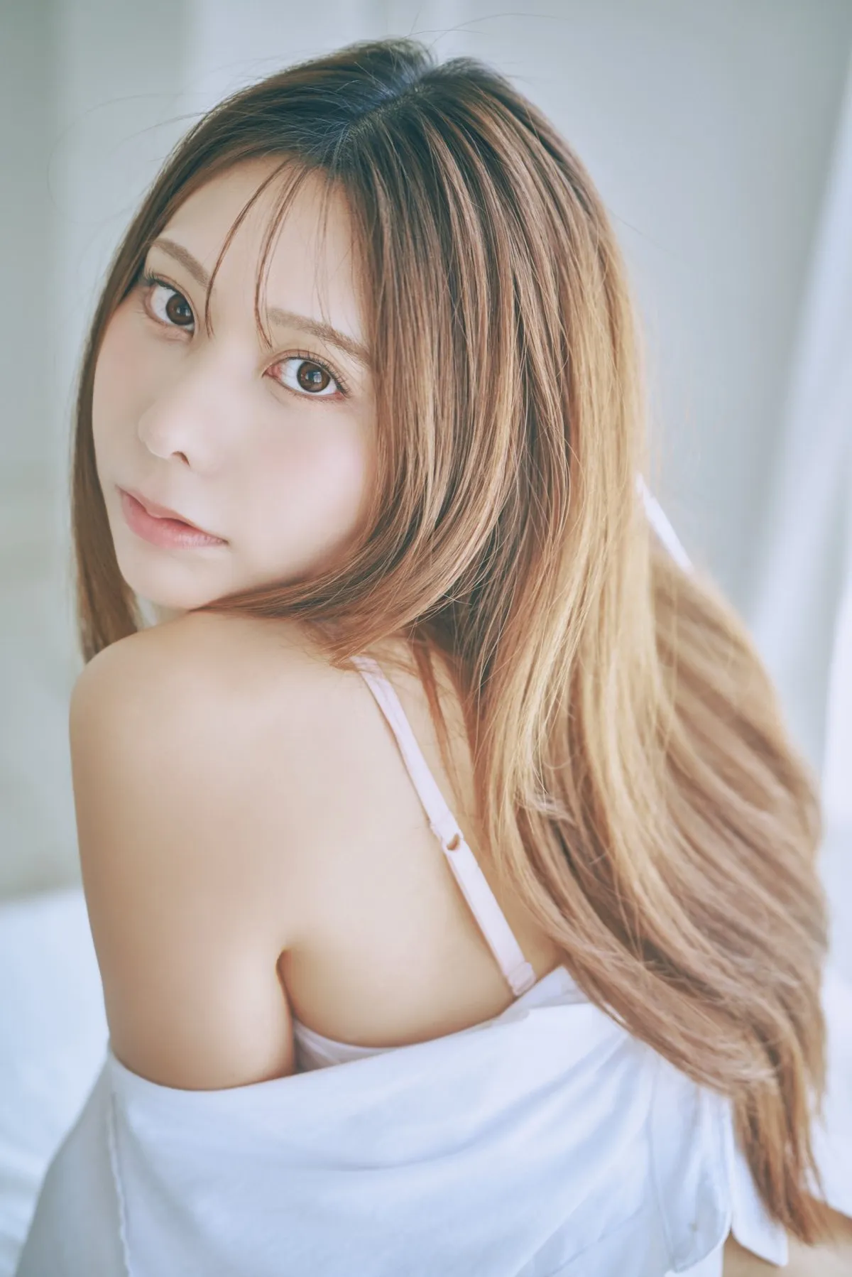 “日本一美しいDJと話題”NOMA、美貌と長身のスタイルを武器に初グラビア　『FLASH』で水着撮影に挑戦