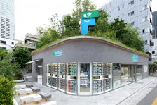ファミマ、初の旗艦店オープン　アパレルブランド「コンビニエンスウェア」国内最大の売場に