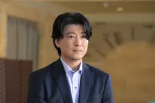 玉山鉄二、ヒロイン・岡崎紗絵に一途な刑事役　松村北斗とは異なる“愛の形”表現【コメント全文】