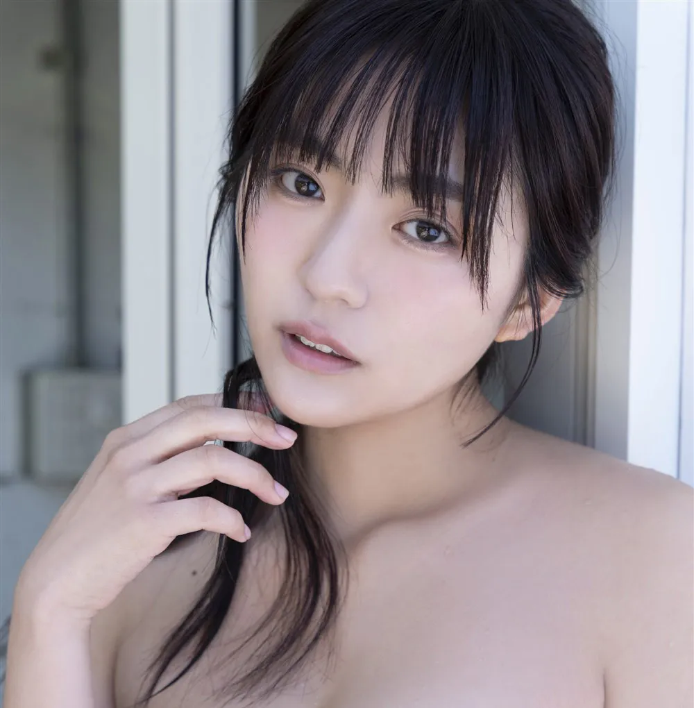 『ミスマガジン2019』グランプリ・豊田ルナ、デジタル限定写真集で見せる洗練されたプロポーション
