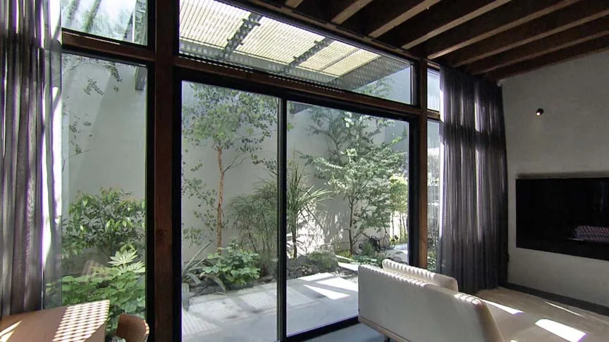 高い壁で庭を部屋の一部にした家　個性派住宅を訪れる『渡辺篤史の建もの探訪』