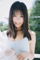 #Mooove!赤間四季、初裏表紙でふんわり美ボディ　あざと可愛さに視線集中