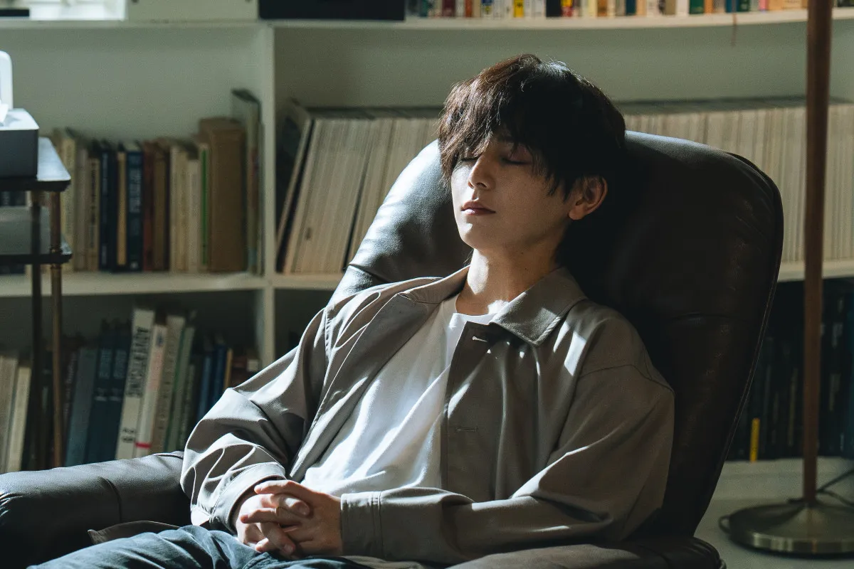 『一次元の挿し木』山田涼介＆白石聖、真相解決に向けて“協力”　第２話あらすじ