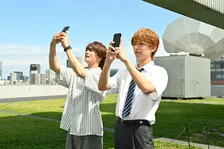 ACEes深田竜生＆浮所飛貴、特設フィルターで大はしゃぎ　視聴者参加型施策“ロックモカメラ”スタート