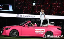 T.M.Revolution、『鷹祭 SUMMER BOOST』でガンダムファンも熱狂させる　ピンク色の“母艦”から出撃後に「Meteor-ミーティア-」歌唱
