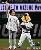 T.M.Revolution、ホークス球団マスコットのハリーホークへ筋肉アドバイス「デカいだけじゃない、残すことも大事」