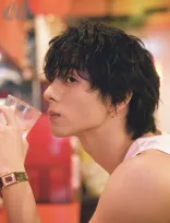 INI西洸人、“万バズ”横顔披露「母ゆずりです」　ラーメン屋カウンターで“何気ない夏休み”の1コマ表現