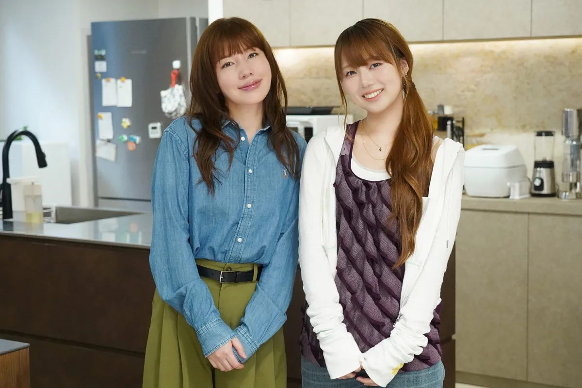 『Tokyo middle 30』主演・仲里依紗と主題歌・ふみのがドラマセットで初対面「さらにドラマの深みが増しました」「“どう届くだろうか”と不安も」【コメント】