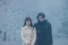 まるで『失楽園』な有村架純＆オダギリジョー、石田ひかり＆筒井道隆“あすなろ”コンビがトランポリン　映画『さとこはいつも』場面写真