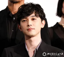 吉沢亮、大先輩を前に震え止まらず「僕に向かって全員跪いていて」　『キングダム』の撮影裏語る