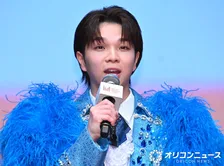 M!LK塩﨑太智、ソロ曲の“バックダンサー”たちに囲まれ笑顔「どの子も可愛すぎる 」「全員推します」　『Mステ』で「しおざきわんだーらんど」披露