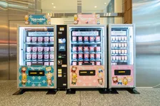 【きょうから】東京・丸の内に「ちいかわ」の自動販売機が登場　ぬいぐるみ＆フィギュアが購入可能