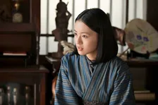 『風、薫る』第17週　直美、自分のお守りと同じ柄の髪飾りを持つ文を見て…