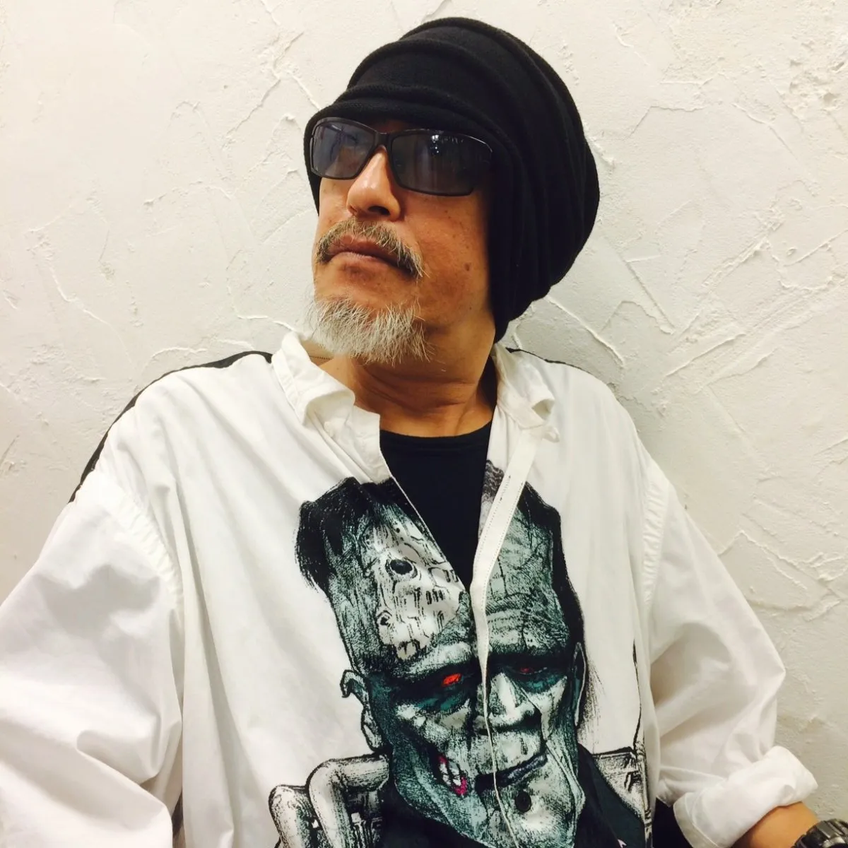TOHJIROこと伊藤智生さんが死去　肺がんステージ4で作品を完成させ…妻の俳優・朝岡実嶺が報告