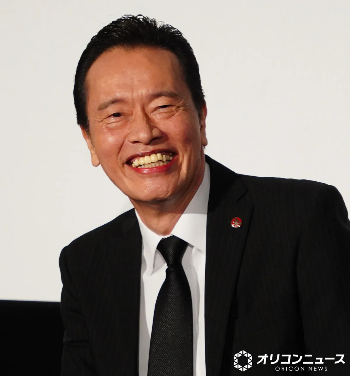 遠藤憲一、愛犬スタンダード・プードルとの私生活に“熱狂”「すっげえ仲良し」　眉尻下げ語る