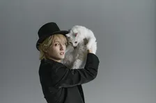 Travis Japan川島如恵留、古今東西の作家をイメージしたグラビアに挑戦