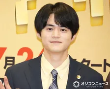 鈴鹿央士、主演作の撮影現場で“カメラアシスタント”に「クレジットにのせたほうがいい」