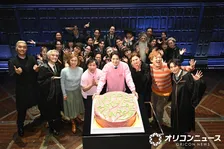 霜降り明星・せいや、向井理の“あわや”を救う「ハリーを助けました！」　巨大ケーキでハリー・ポッターの誕生日を祝福